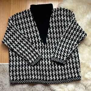 Vintage United Colors of Benetton Black and White Wool Houndstooth Sweater